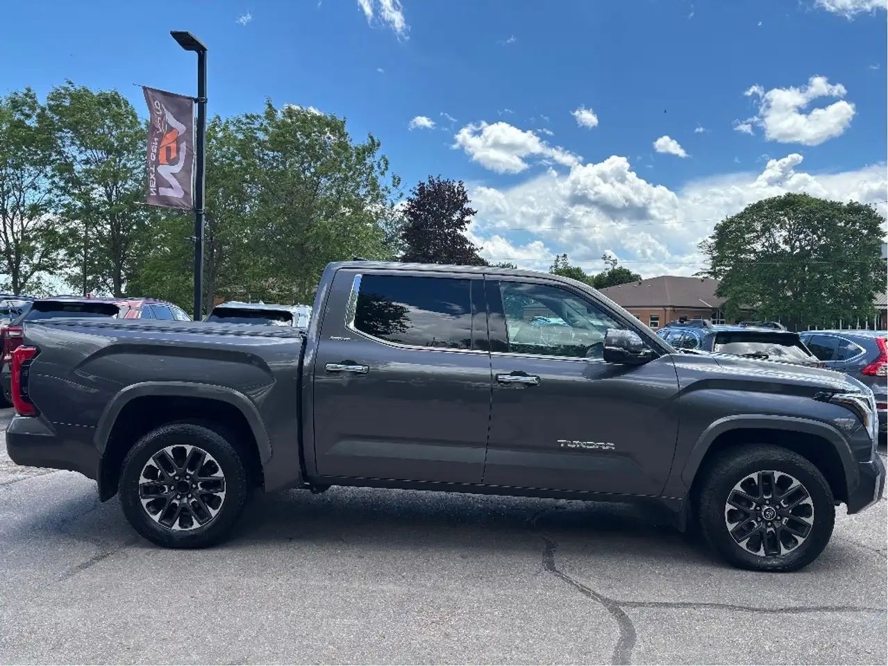 Toyota Tundra снимка Toyota Tundra