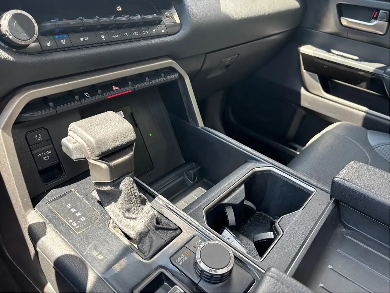 Toyota Tundra снимка Toyota Tundra