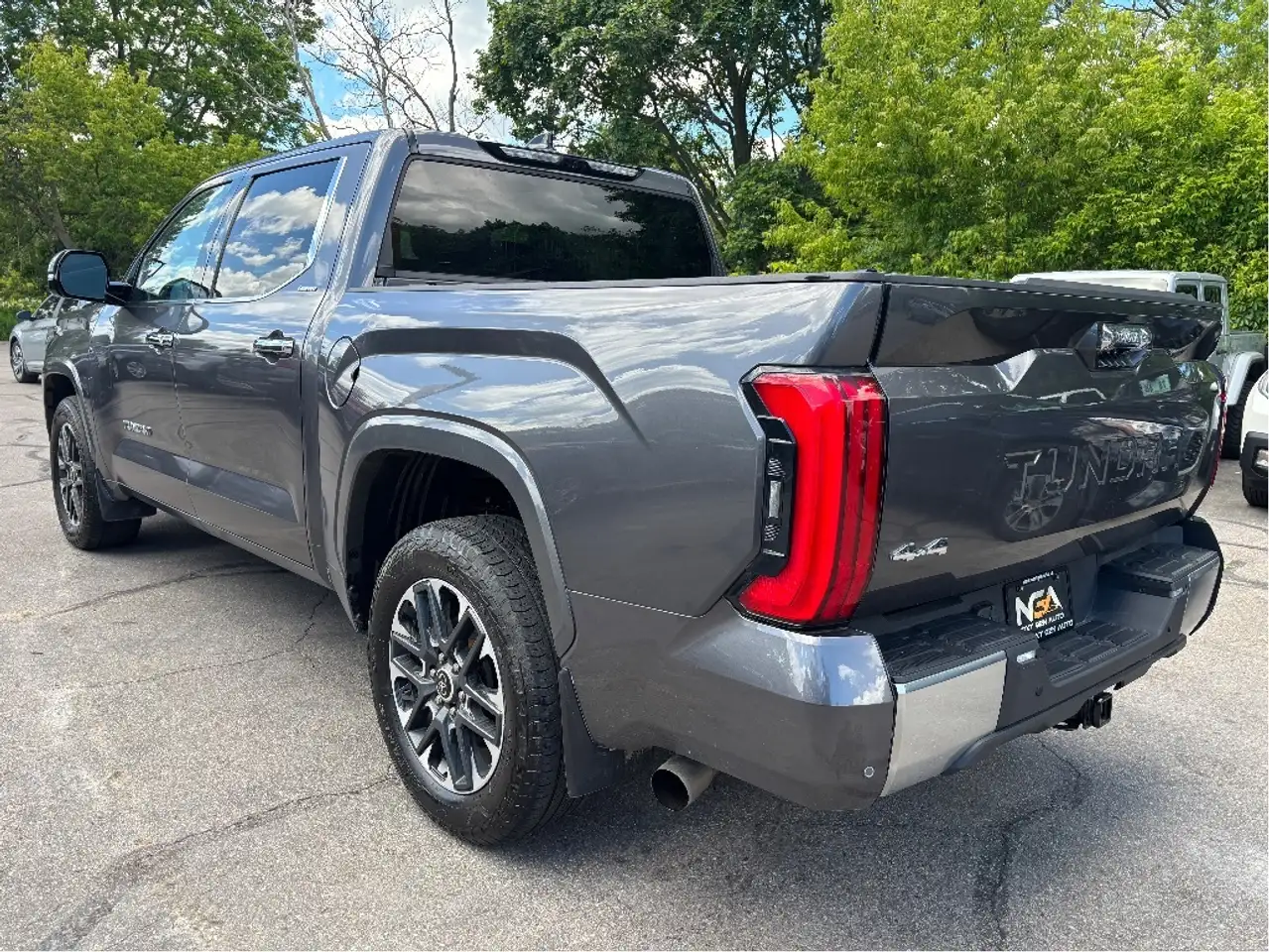 Toyota Tundra снимка Toyota Tundra
