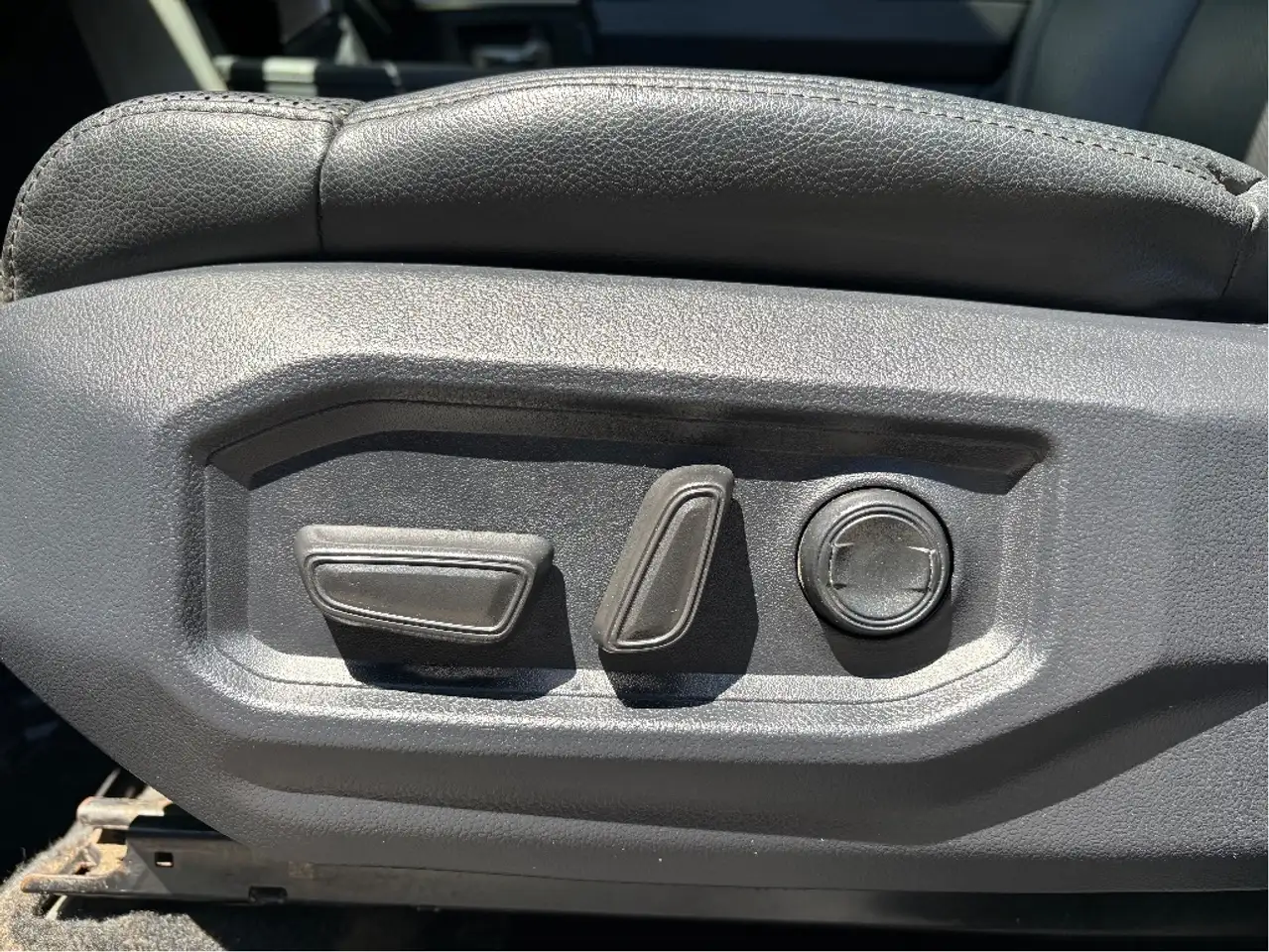 Toyota Tundra снимка Toyota Tundra