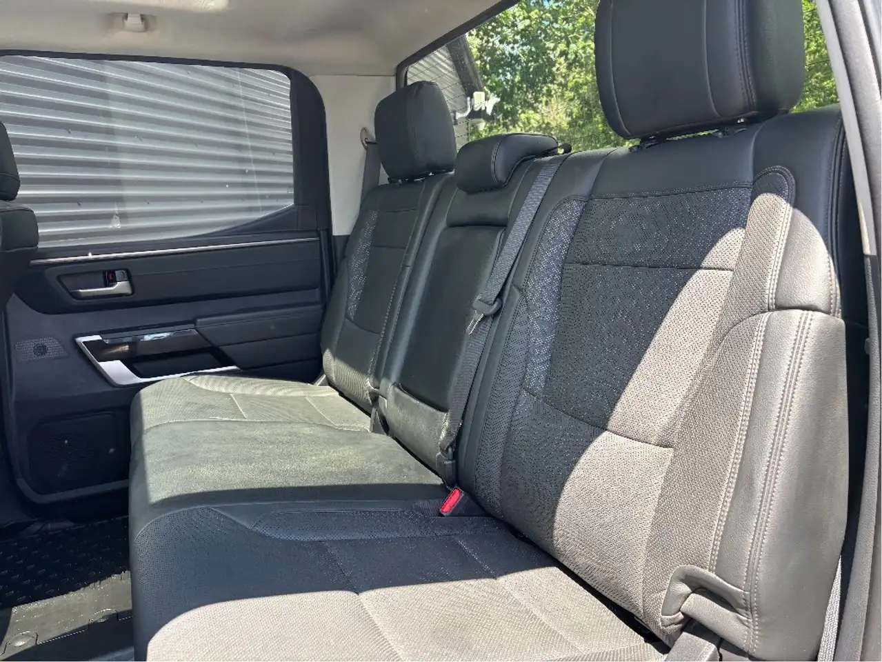 Toyota Tundra снимка Toyota Tundra