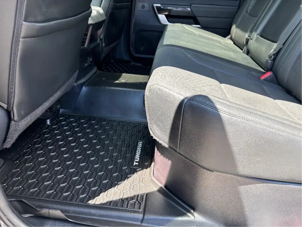 Toyota Tundra снимка Toyota Tundra