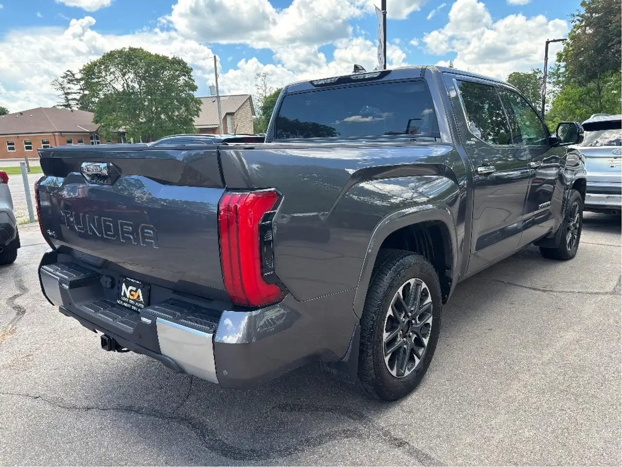 Toyota Tundra снимка Toyota Tundra
