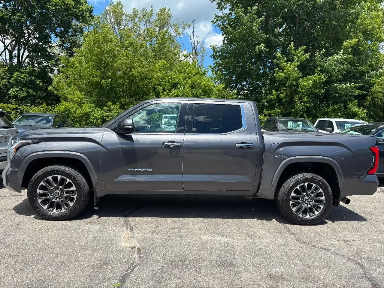 Toyota Tundra снимка Toyota Tundra