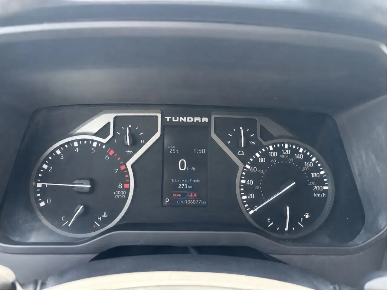 Toyota Tundra снимка Toyota Tundra