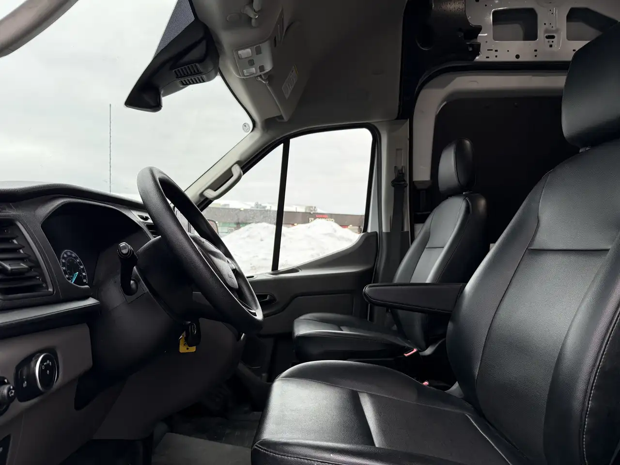 Ford Transit Cargo Van снимка Ford Transit Cargo Van