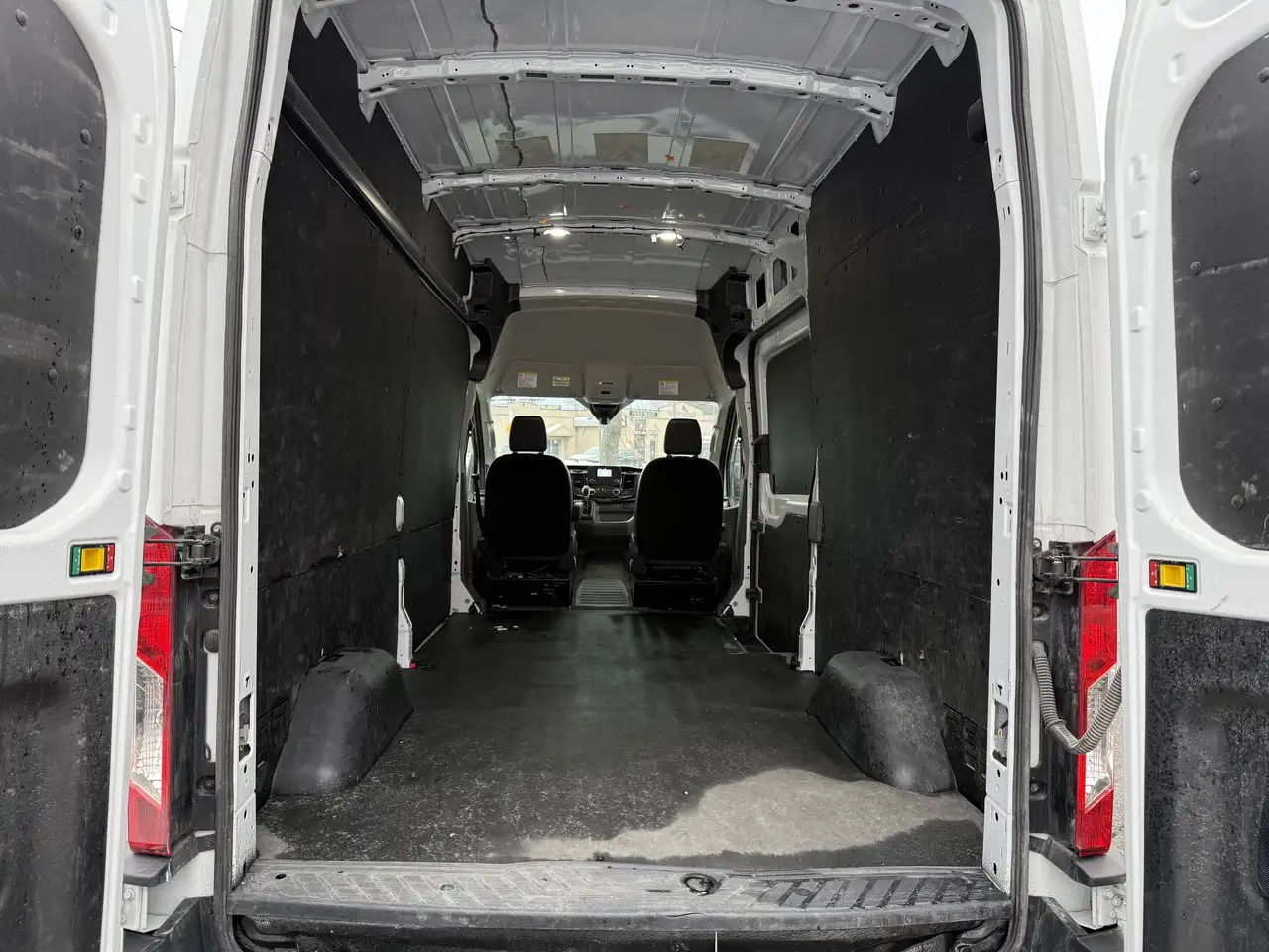 Ford Transit Cargo Van снимка Ford Transit Cargo Van