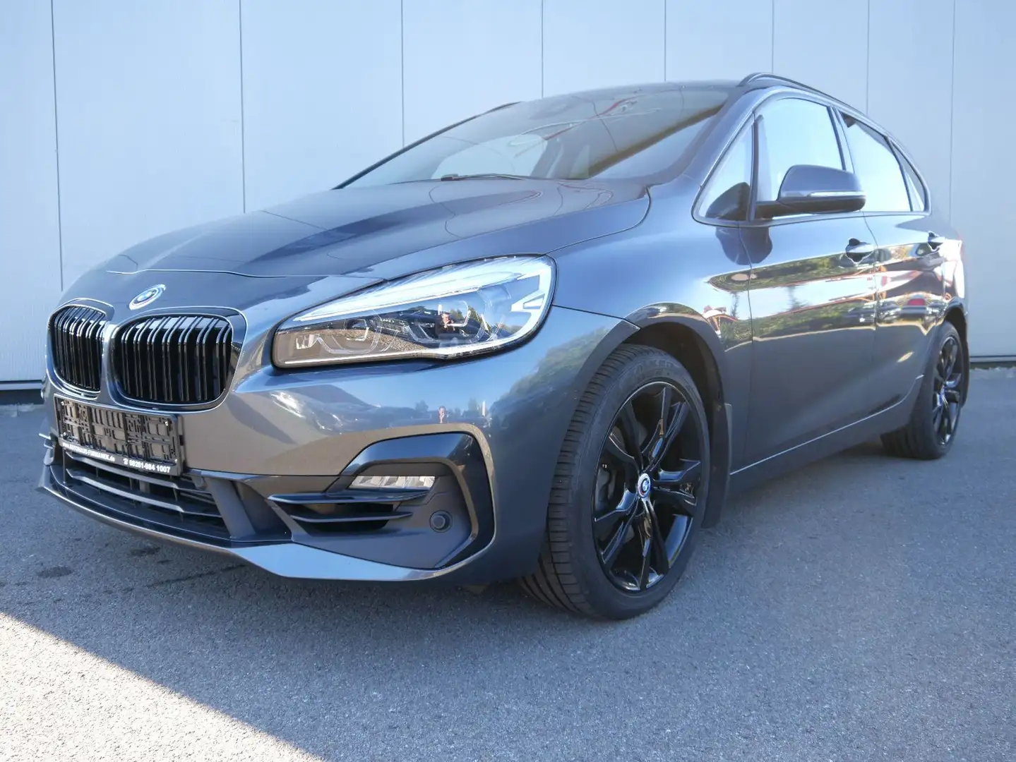 BMW 220 i ActiveTour Sport-Line NAVI/LED/PANO/RFK/AHK Gris - 1