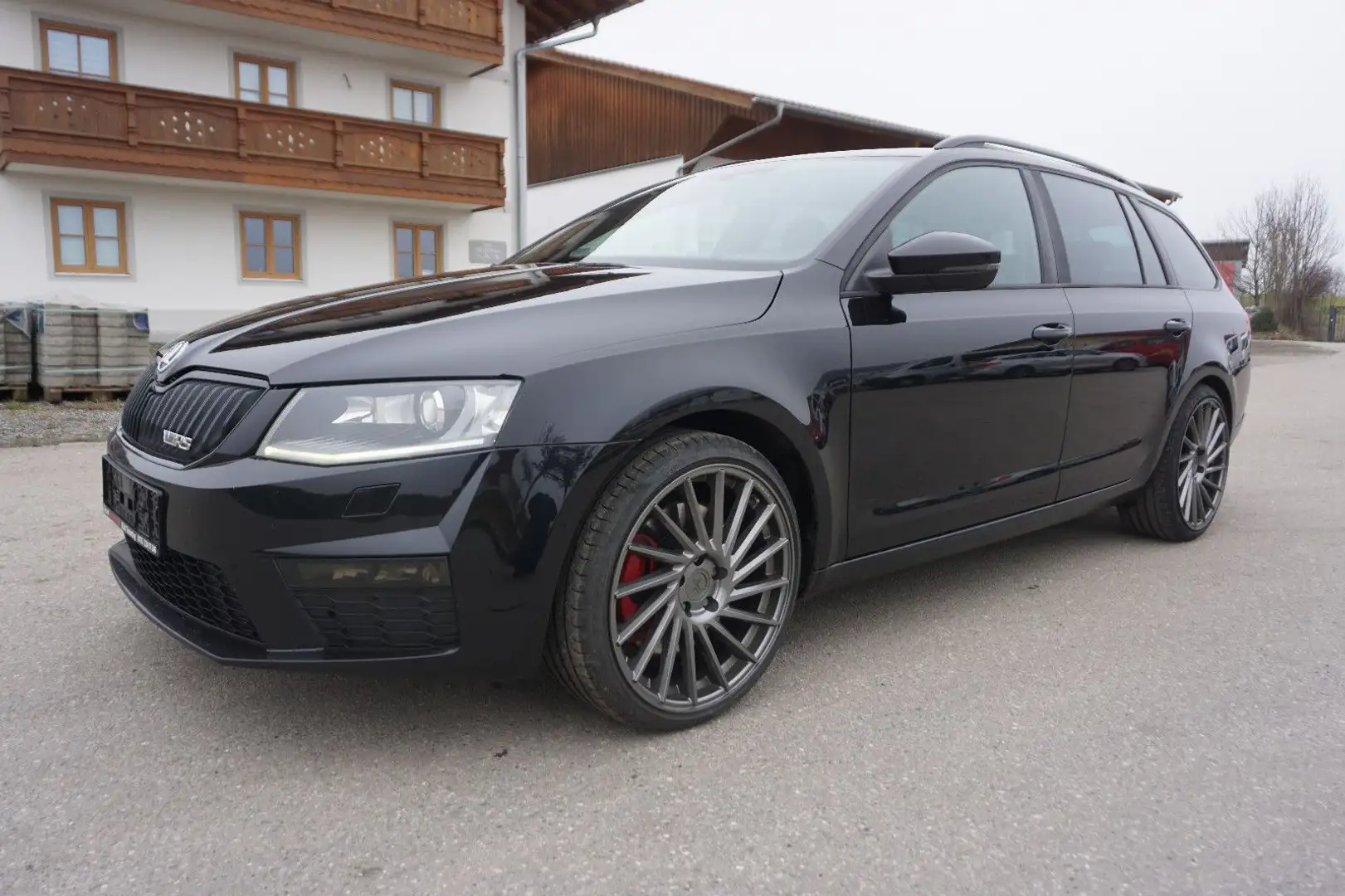 Skoda Octavia Combi VRS Challenge XL Schwarz - 1