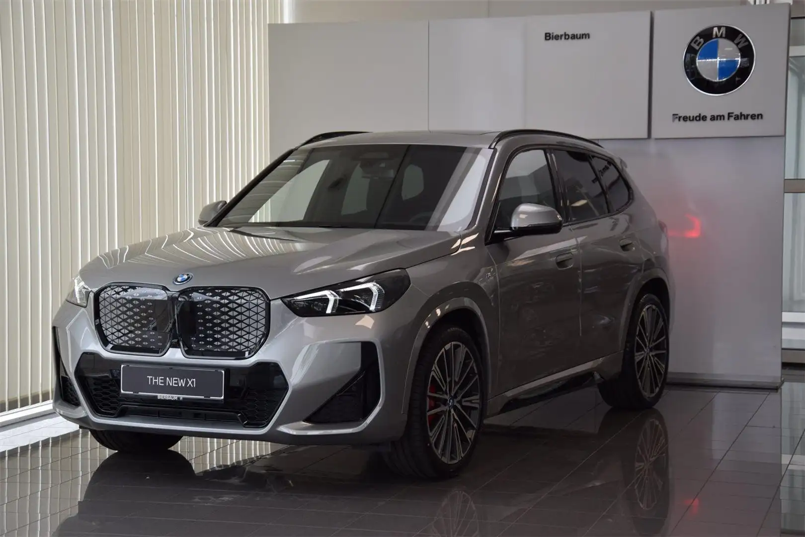 BMW iX1 eDrive20 M-Sportpaket NEUWAGEN Silber - 1