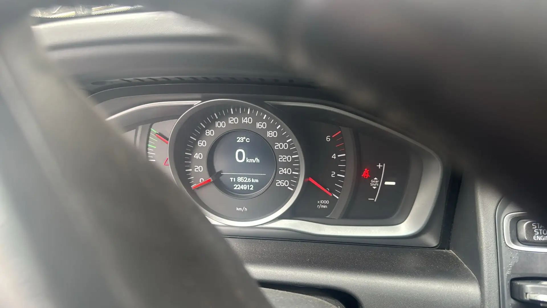 Volvo XC60 D3 Kinetic Gris - 2