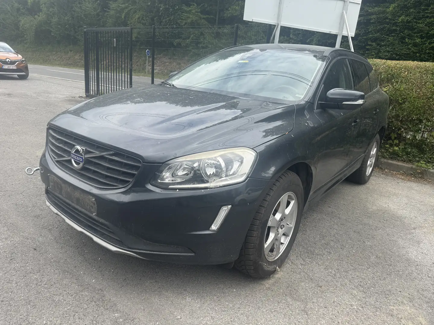 Volvo XC60 D3 Kinetic Gris - 1