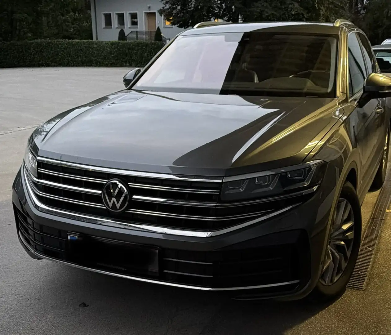 Volkswagen Touareg 4Motion V6 TDI SCR 4Me Aut. Grau - 2
