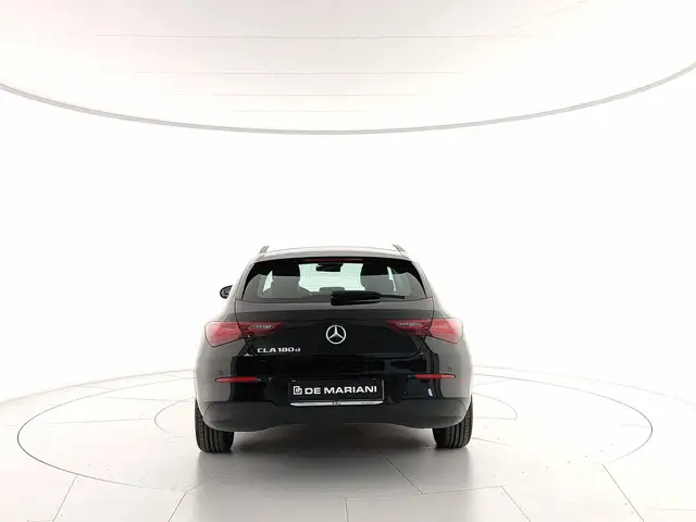 Mercedes-Benz Cla view 3