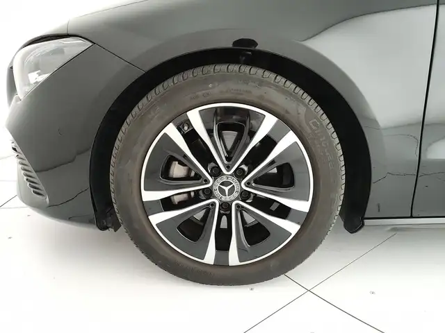 Mercedes-Benz Cla view 10