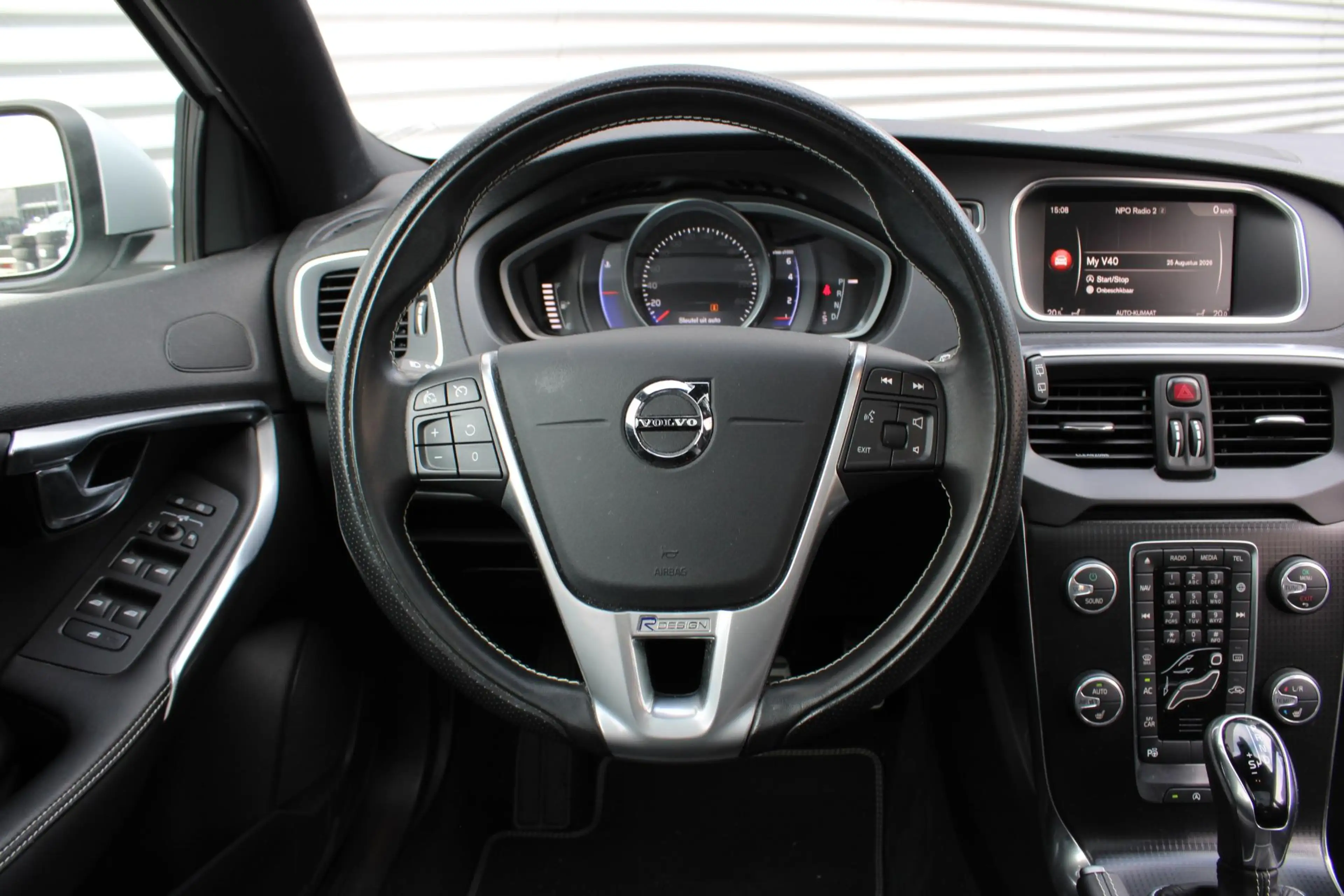 Volvo V40 1.5 T3 Polar+ Sport | Panoramadak | Verwarmbare vo — photo 12