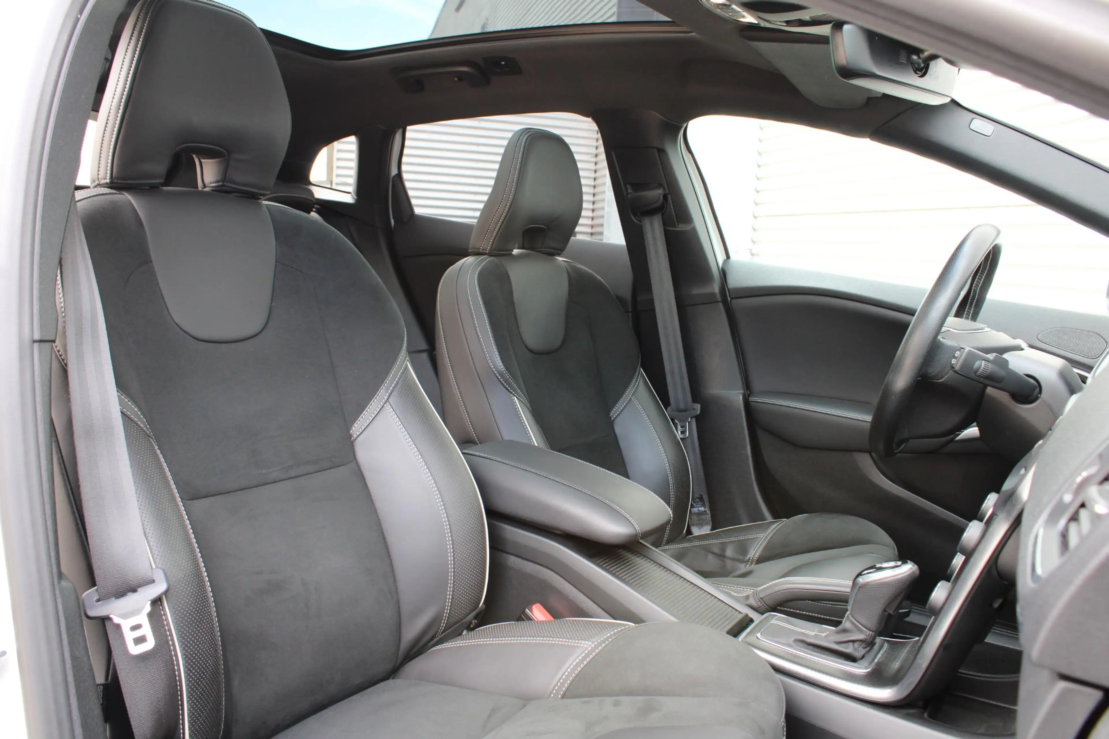 Volvo V40 1.5 T3 Polar+ Sport | Panoramadak | Verwarmbare vo — photo 3
