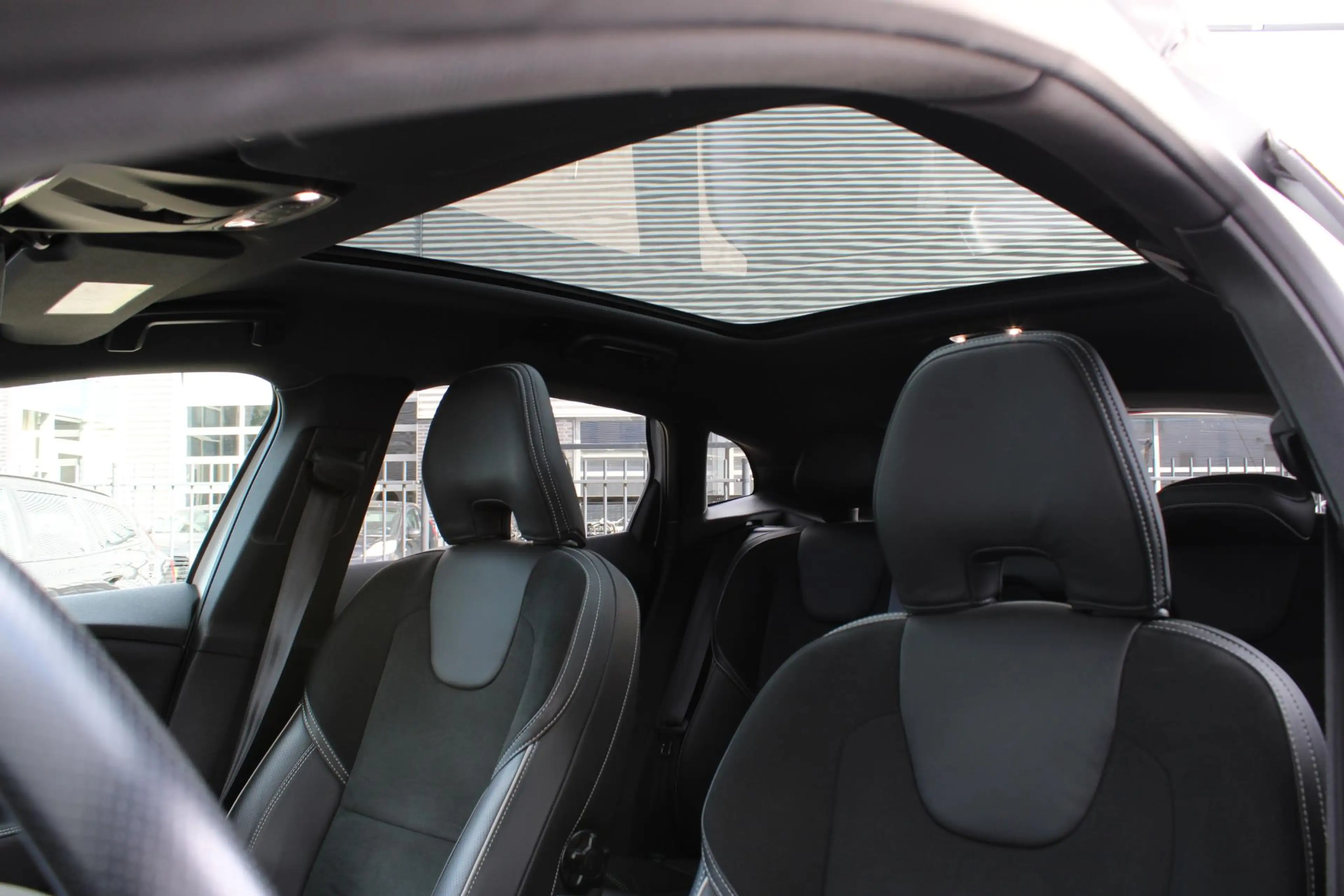 Volvo V40 1.5 T3 Polar+ Sport | Panoramadak | Verwarmbare vo — photo 9