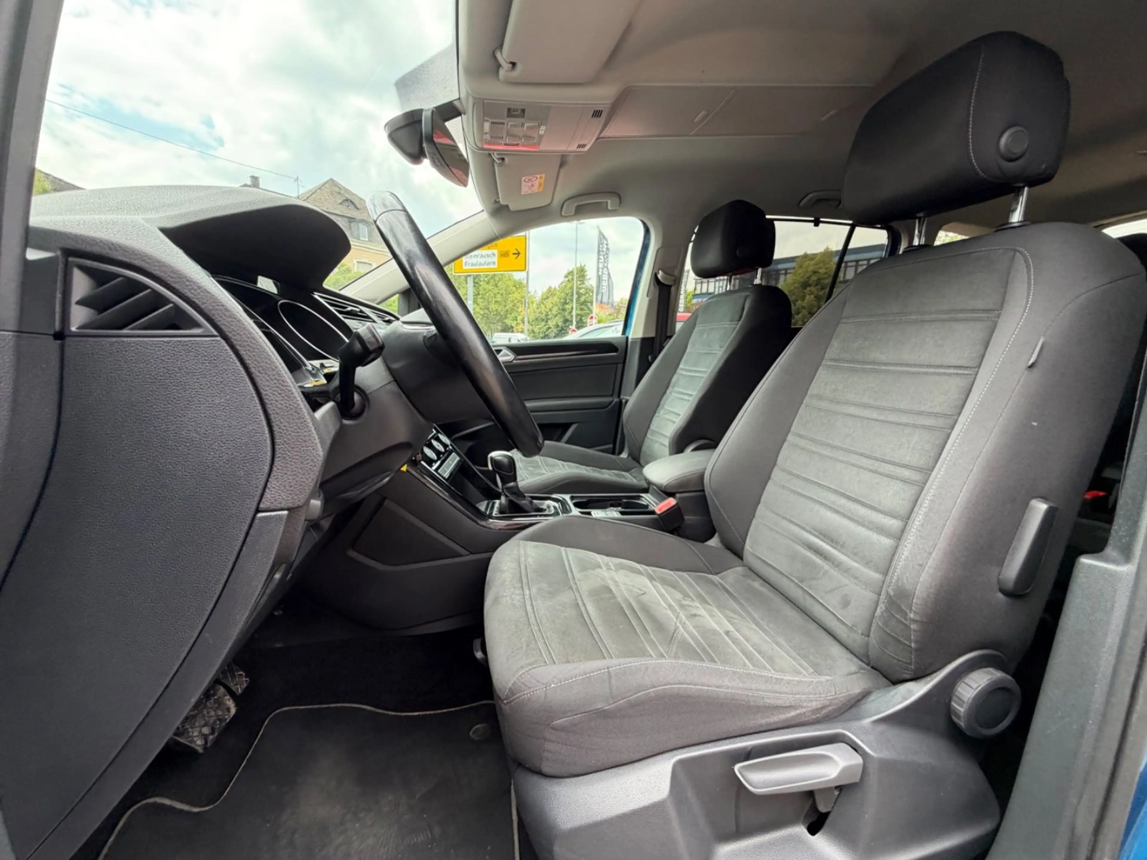 Volkswagen Touran Highline BMT/Start-Stopp/DSG/1.HAND/7xSIT — photo 10