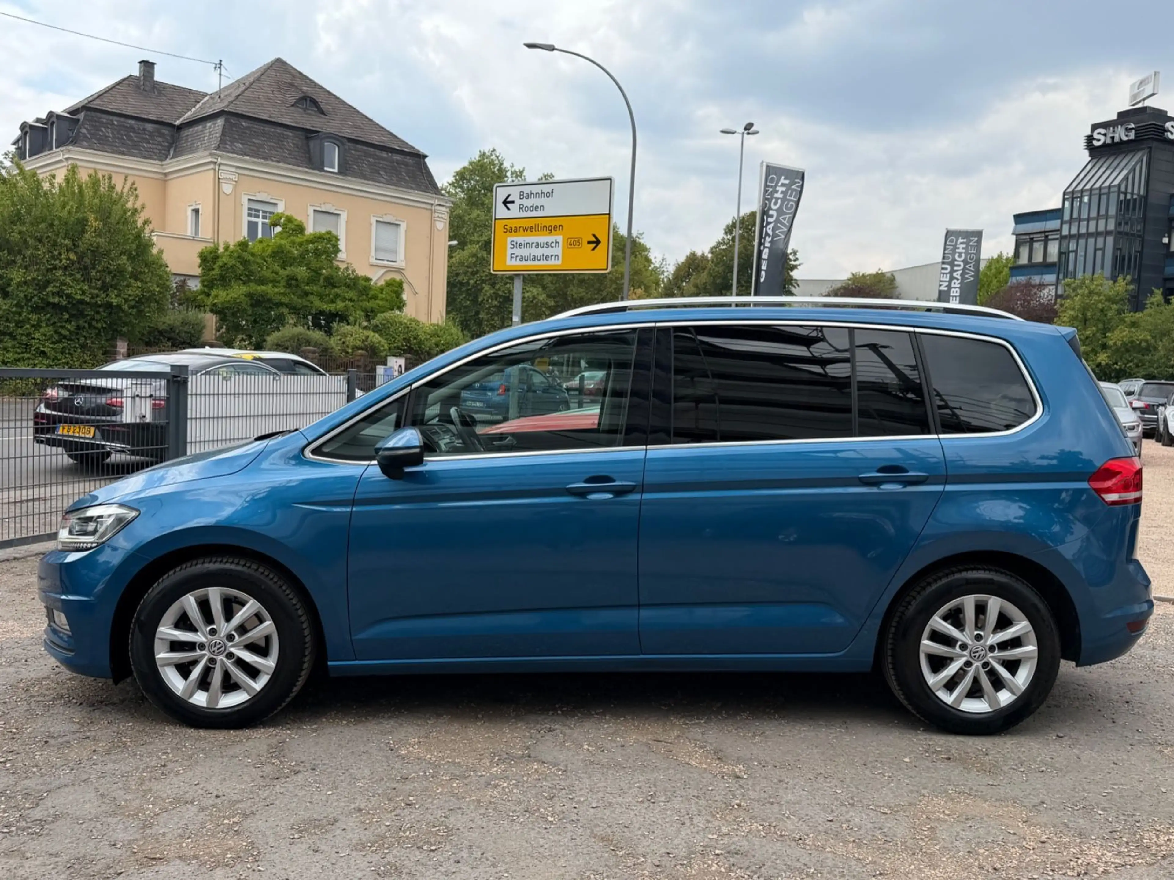 Volkswagen Touran Highline BMT/Start-Stopp/DSG/1.HAND/7xSIT — photo 3