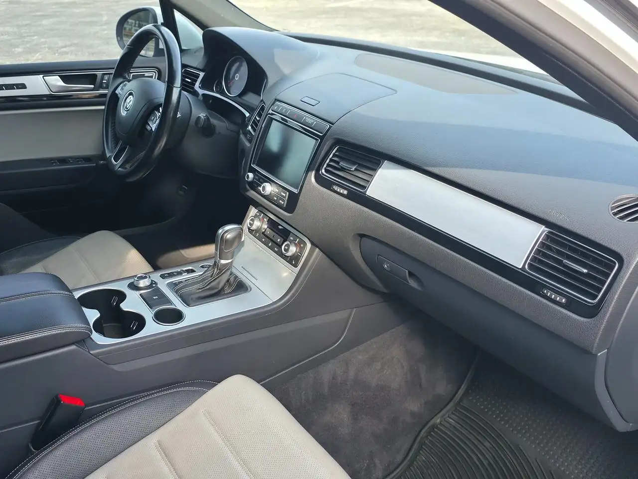 Volkswagen Touareg снимка Volkswagen Touareg