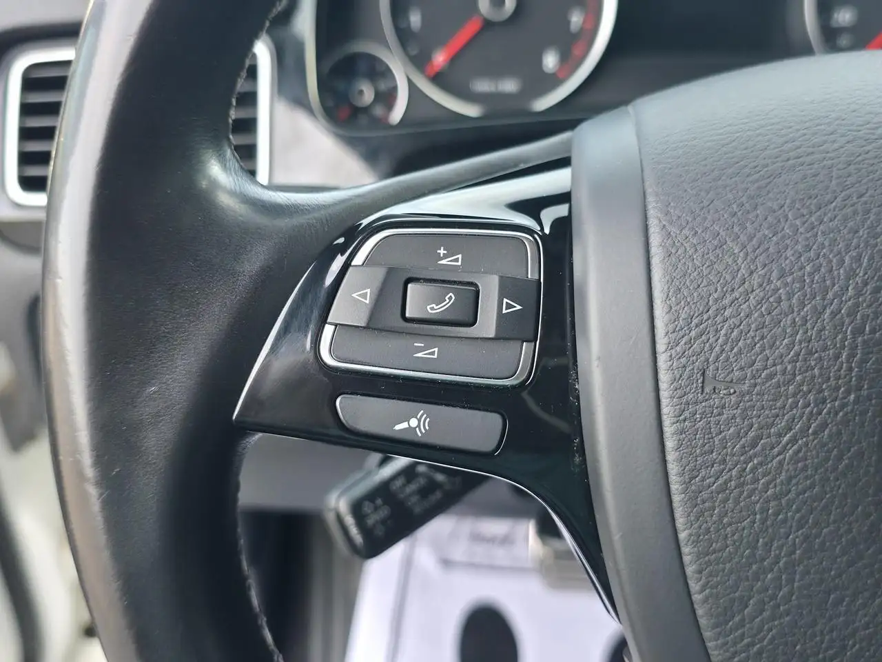 Volkswagen Touareg снимка Volkswagen Touareg