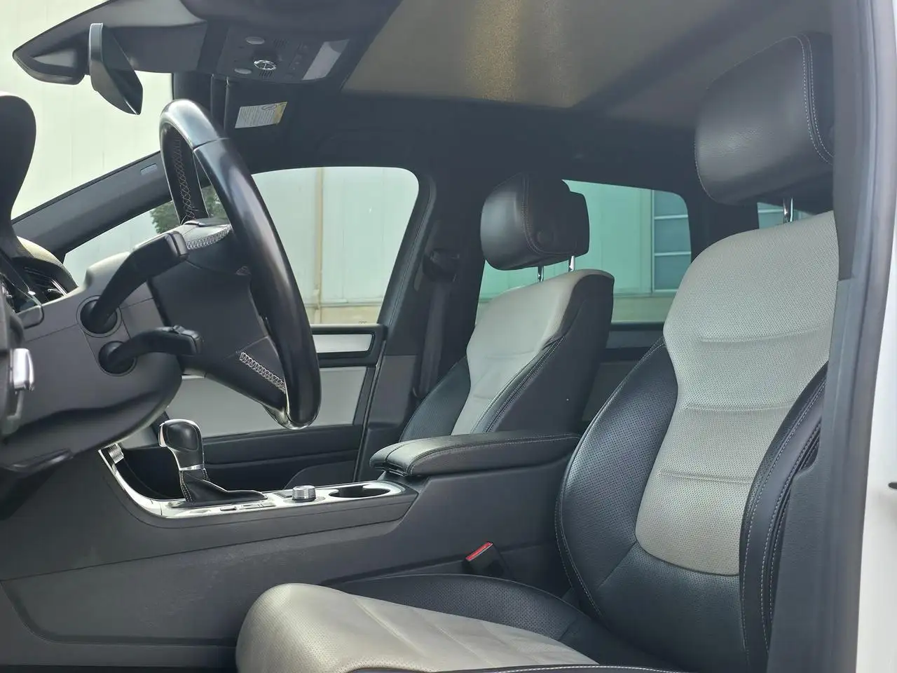 Volkswagen Touareg снимка Volkswagen Touareg