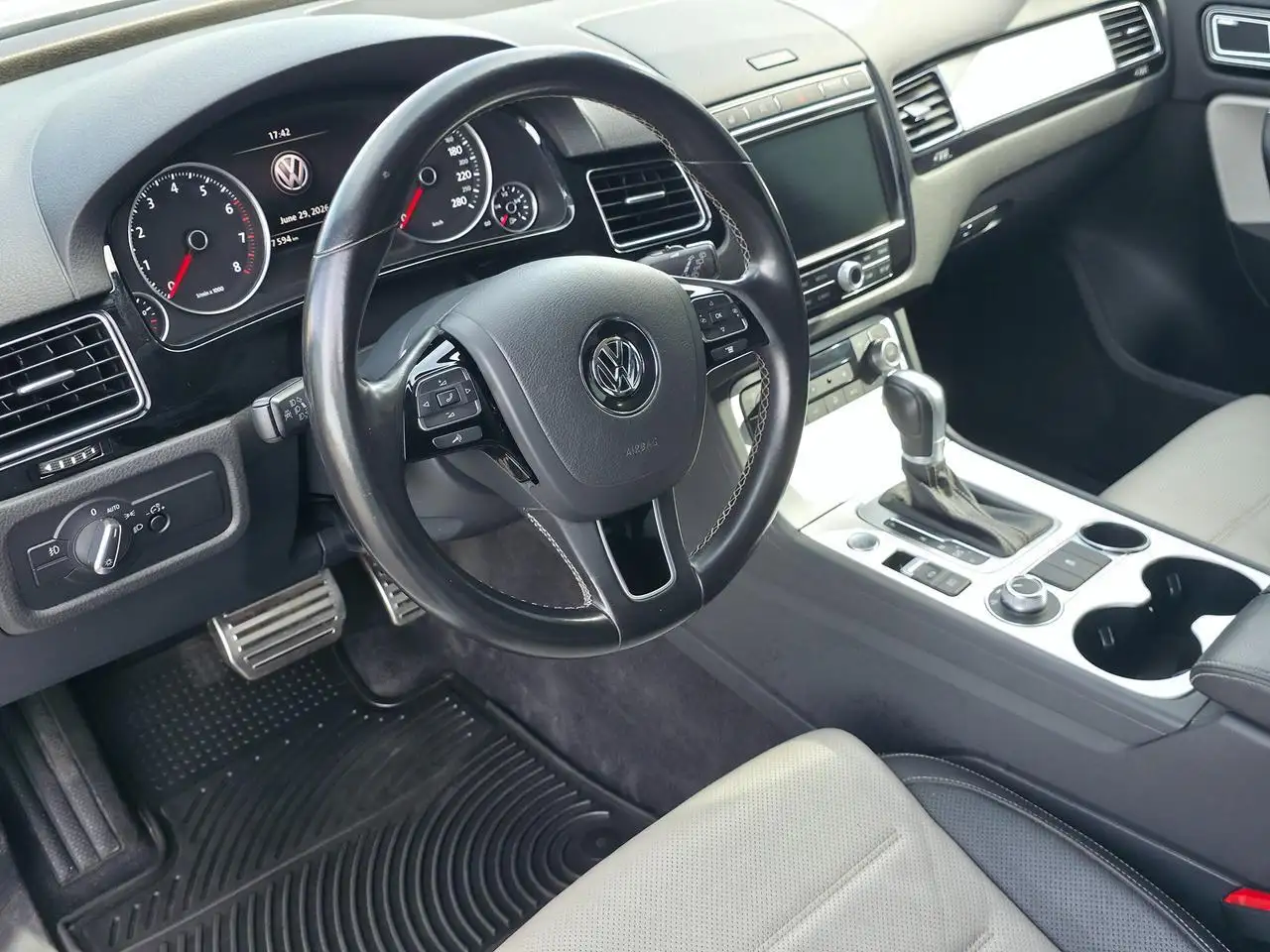 Volkswagen Touareg снимка Volkswagen Touareg