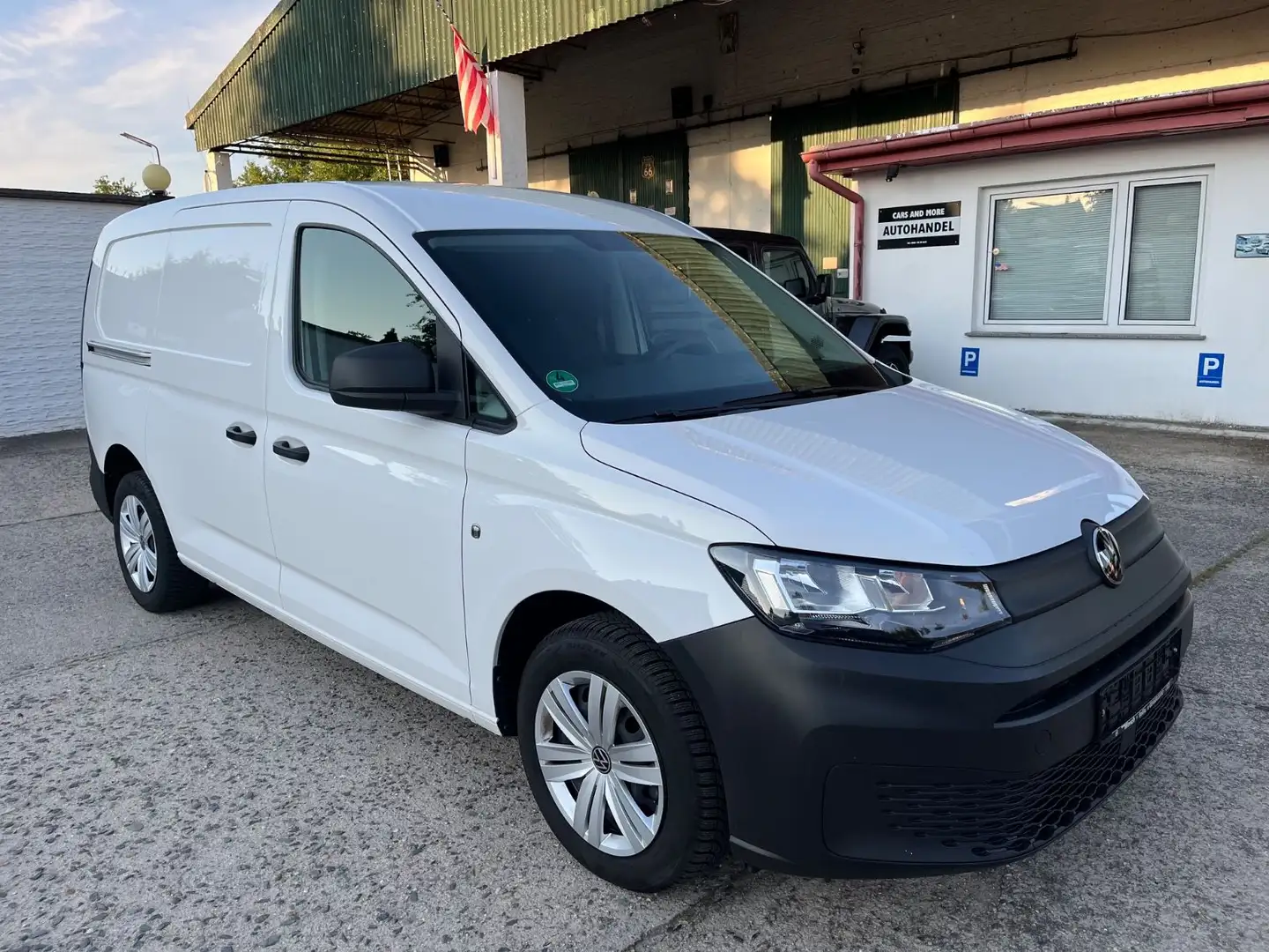 Volkswagen Caddy Maxi Cargo Navi PDC Tempomat White - 1