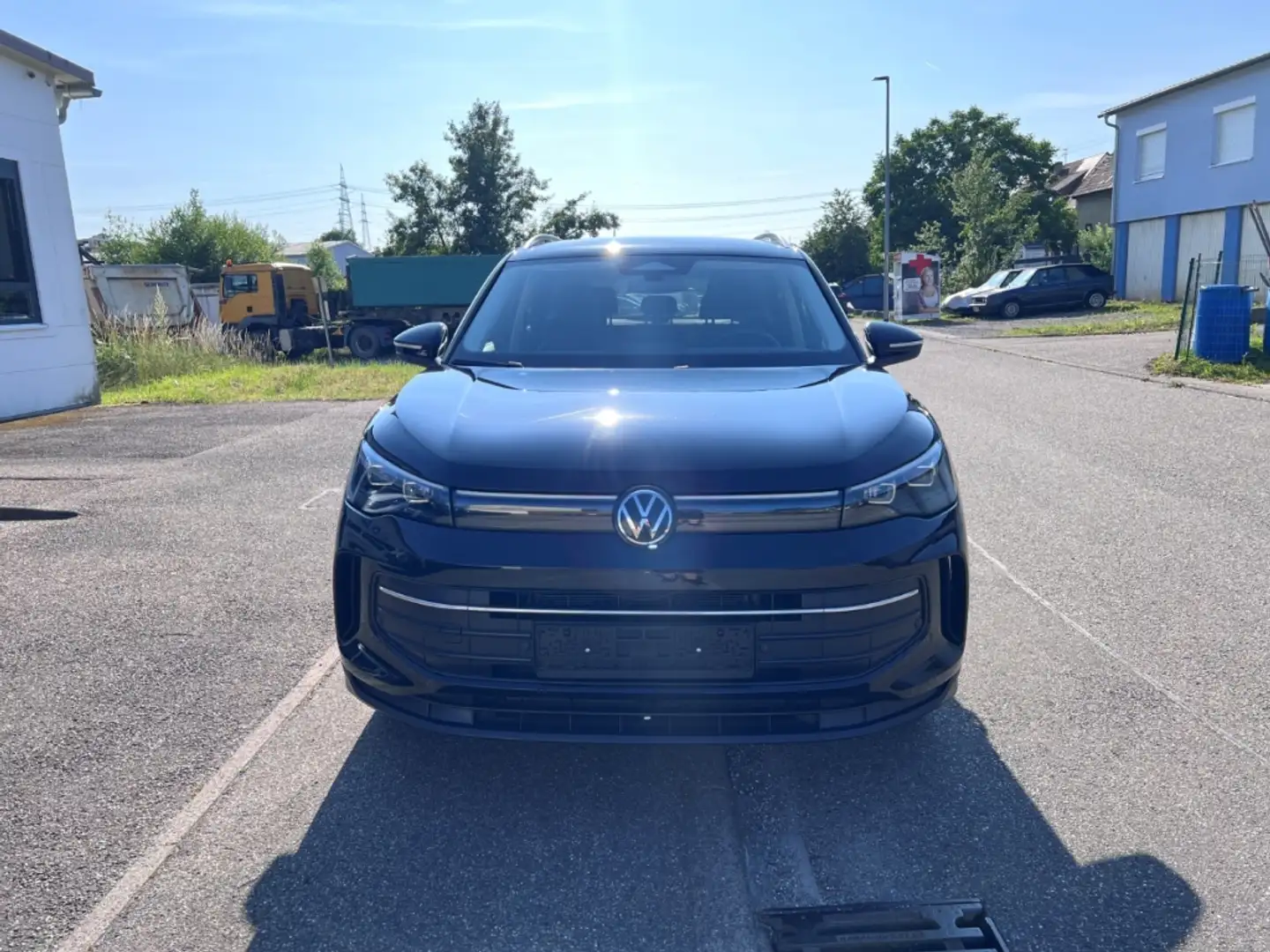 Volkswagen Tiguan 1.5eTSI DSG Life ACC AHK LED NAVI RFK Schwarz - 2