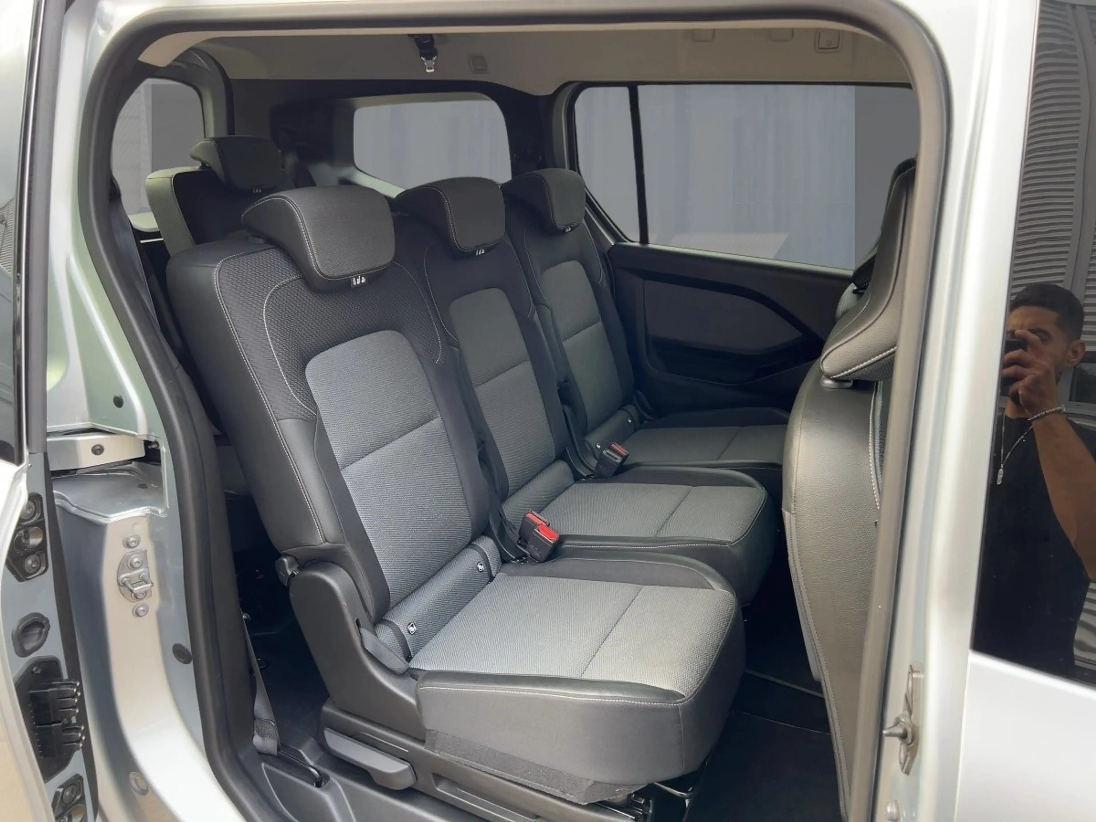 Renault Kangoo 1.3 TCe 130 Grand Techno 7. Sitzplätze — photo 9