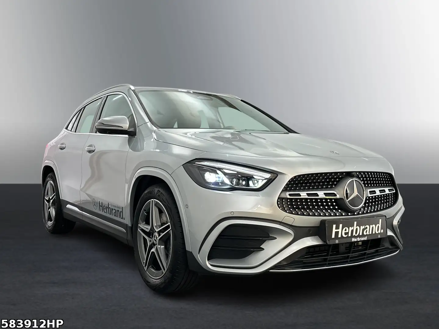 Mercedes-Benz GLA 180 +AMG-LINE+AHK+MULTIBEAM+KEYLESS+DISTR+ Plateado - 2