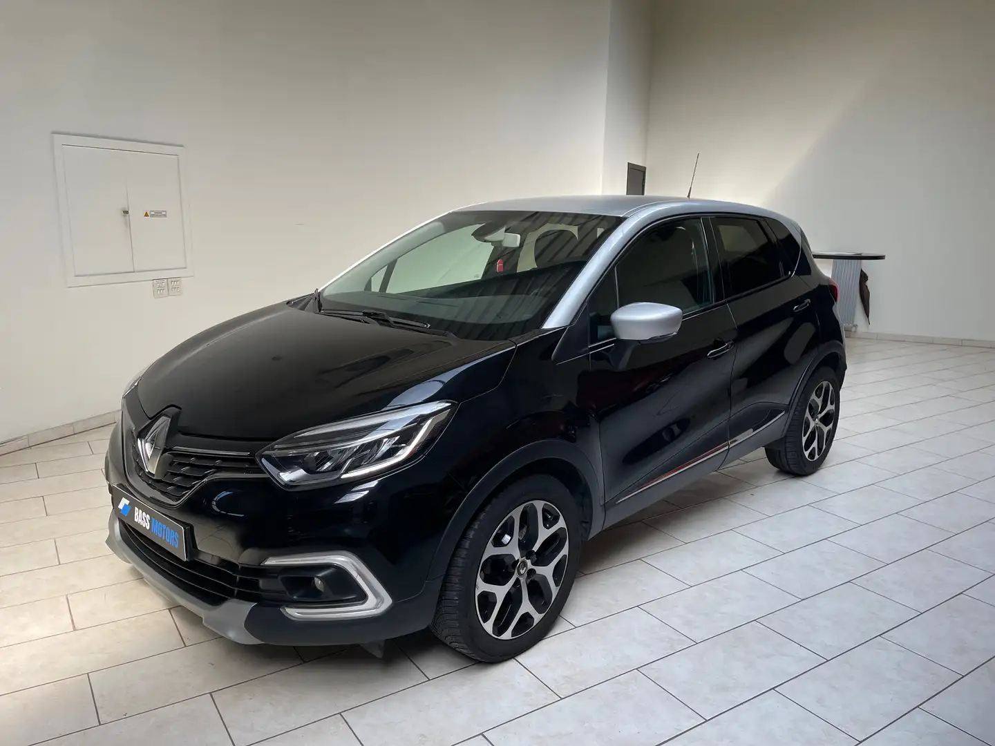 Renault Captur 1.5 dCi Intens EDC crna - 1
