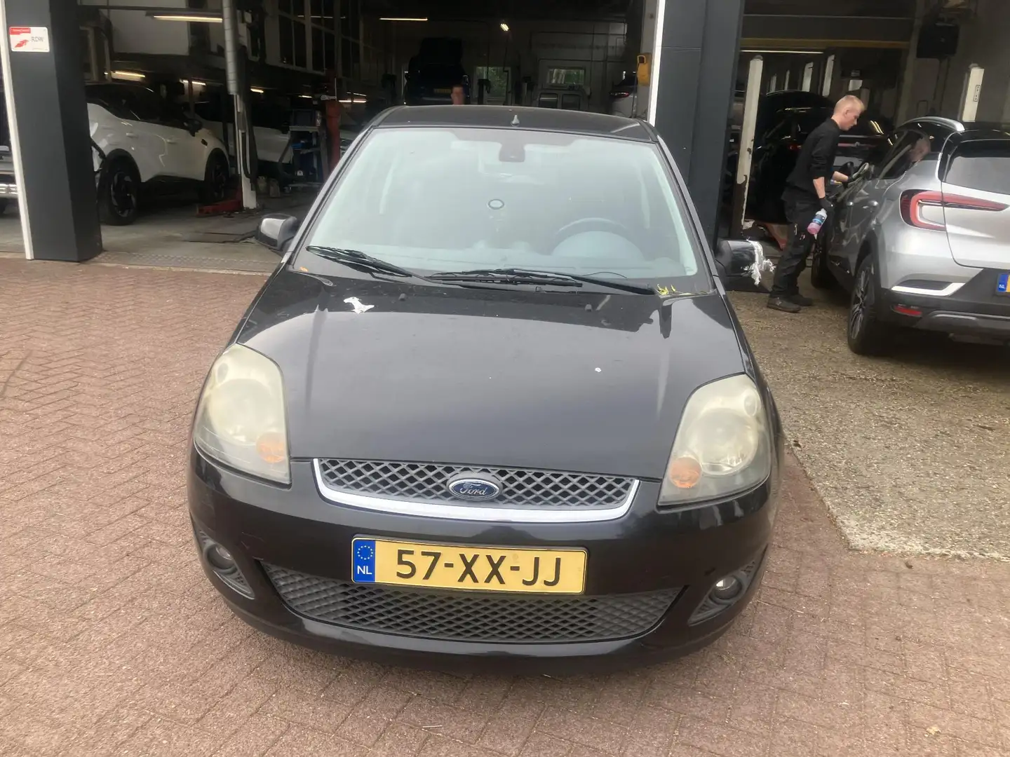 Ford Fiesta 1.4-16V Futura APK JUNI 2026 Noir - 2