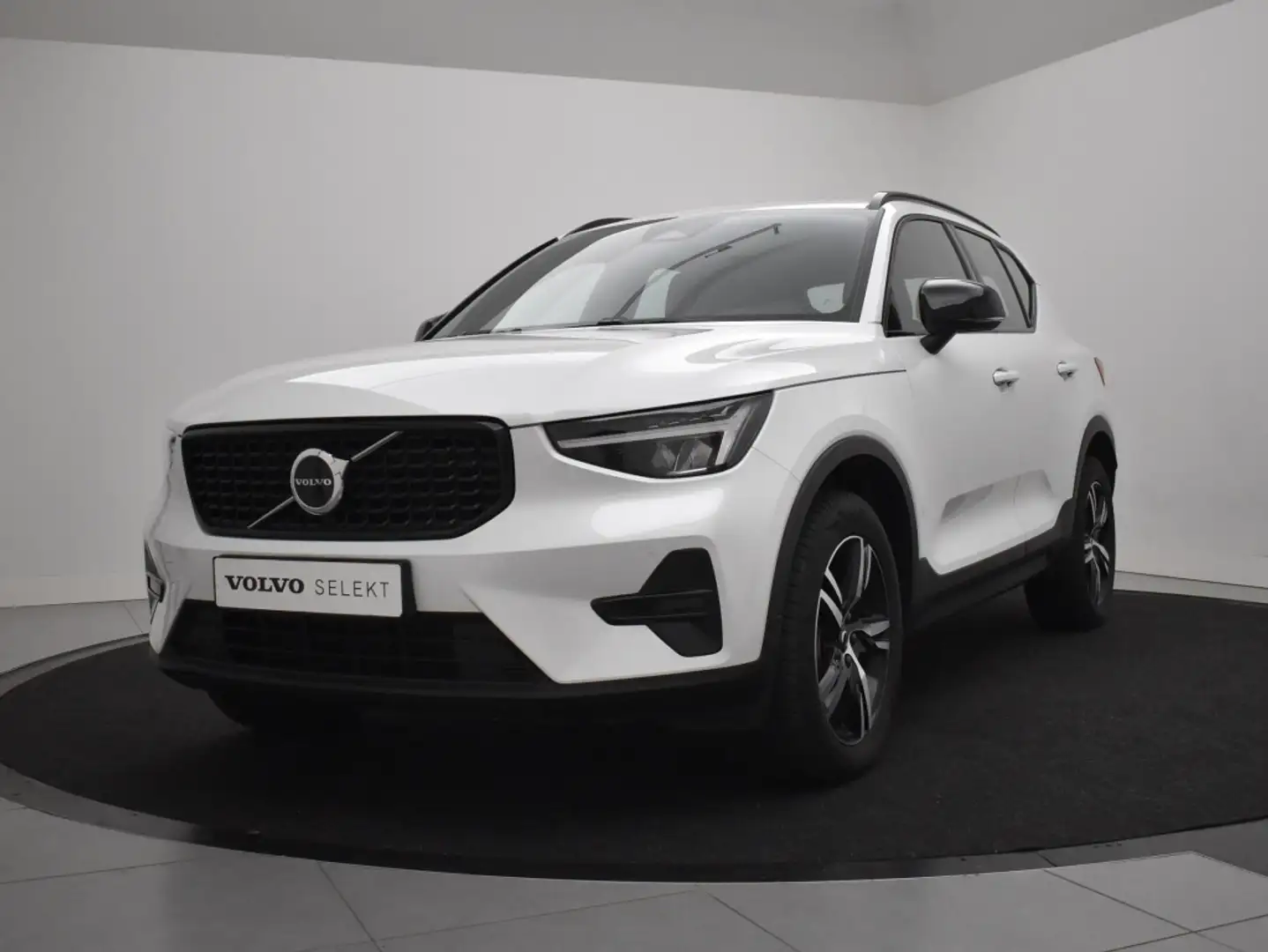 Volvo XC40 B4 AUT(7) PLUS DARK GOOGLE MAPS TREKHAAK STOELVERW Wit - 2