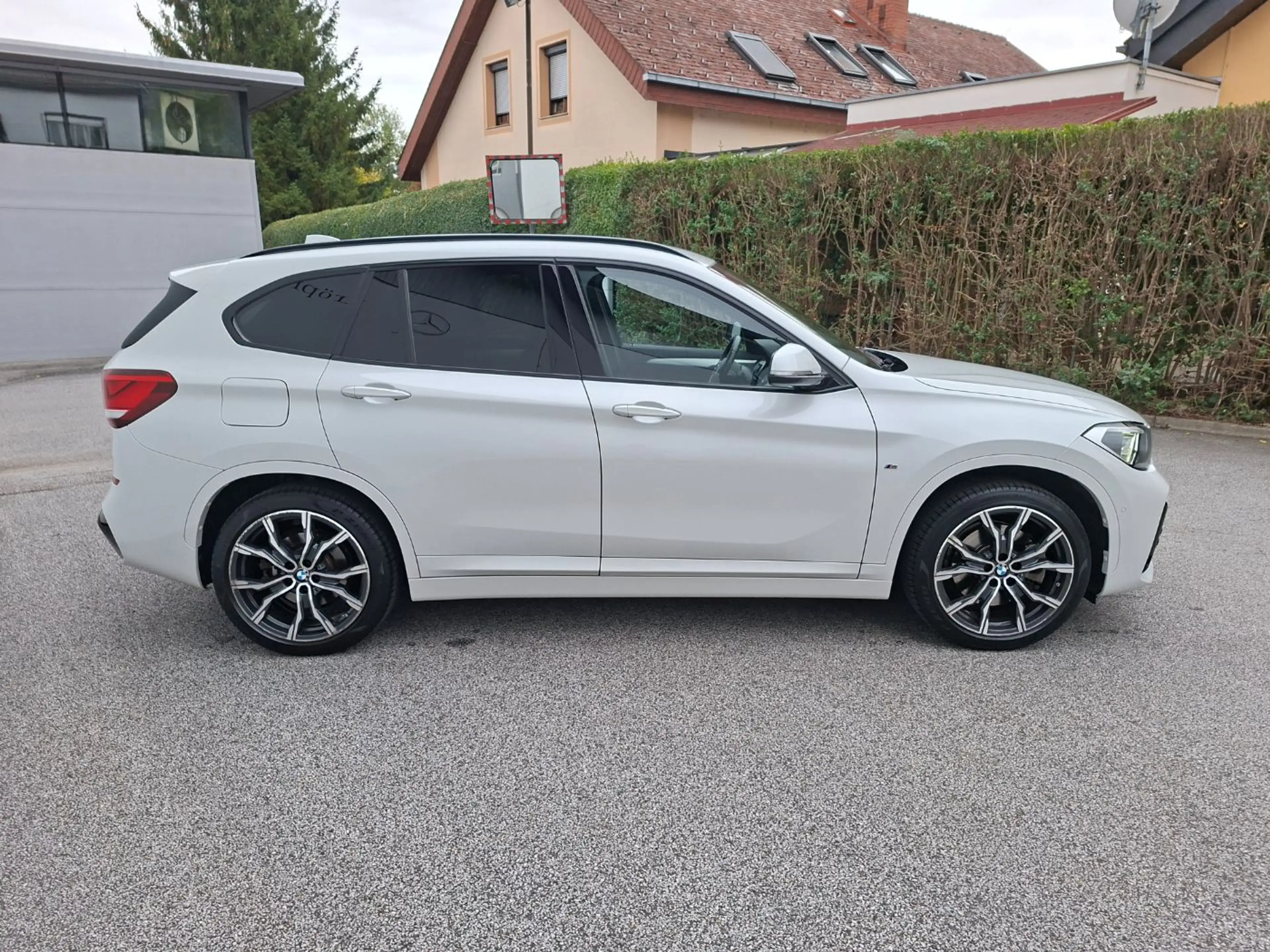 BMW X1 25e xDrive AUT Klima — photo 4