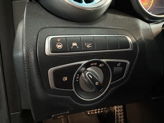 Mercedes-Benz C-Class view 17