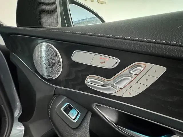 Mercedes-Benz C-Class view 25