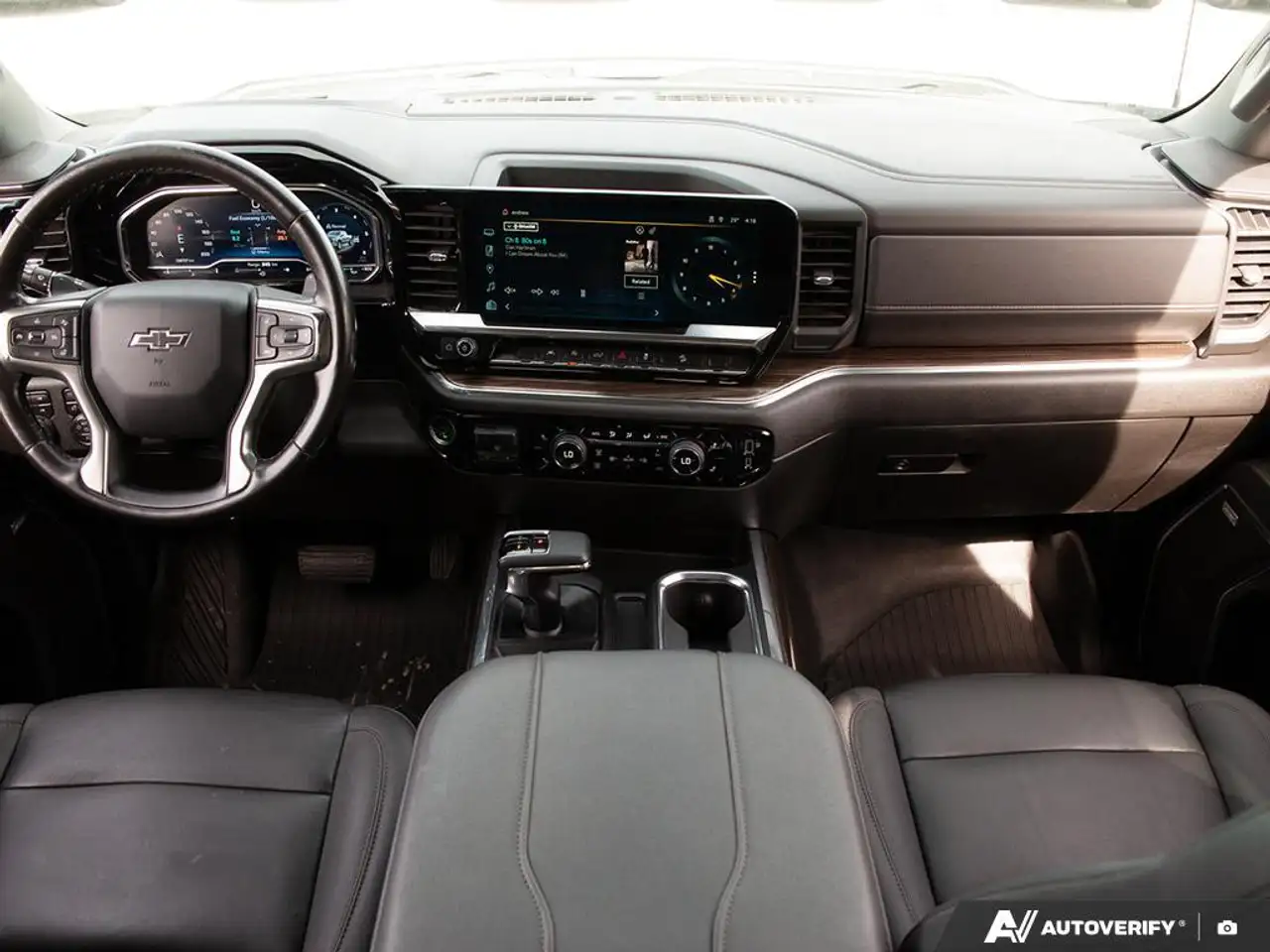 Chevrolet Silverado 1500 снимка Chevrolet Silverado 1500