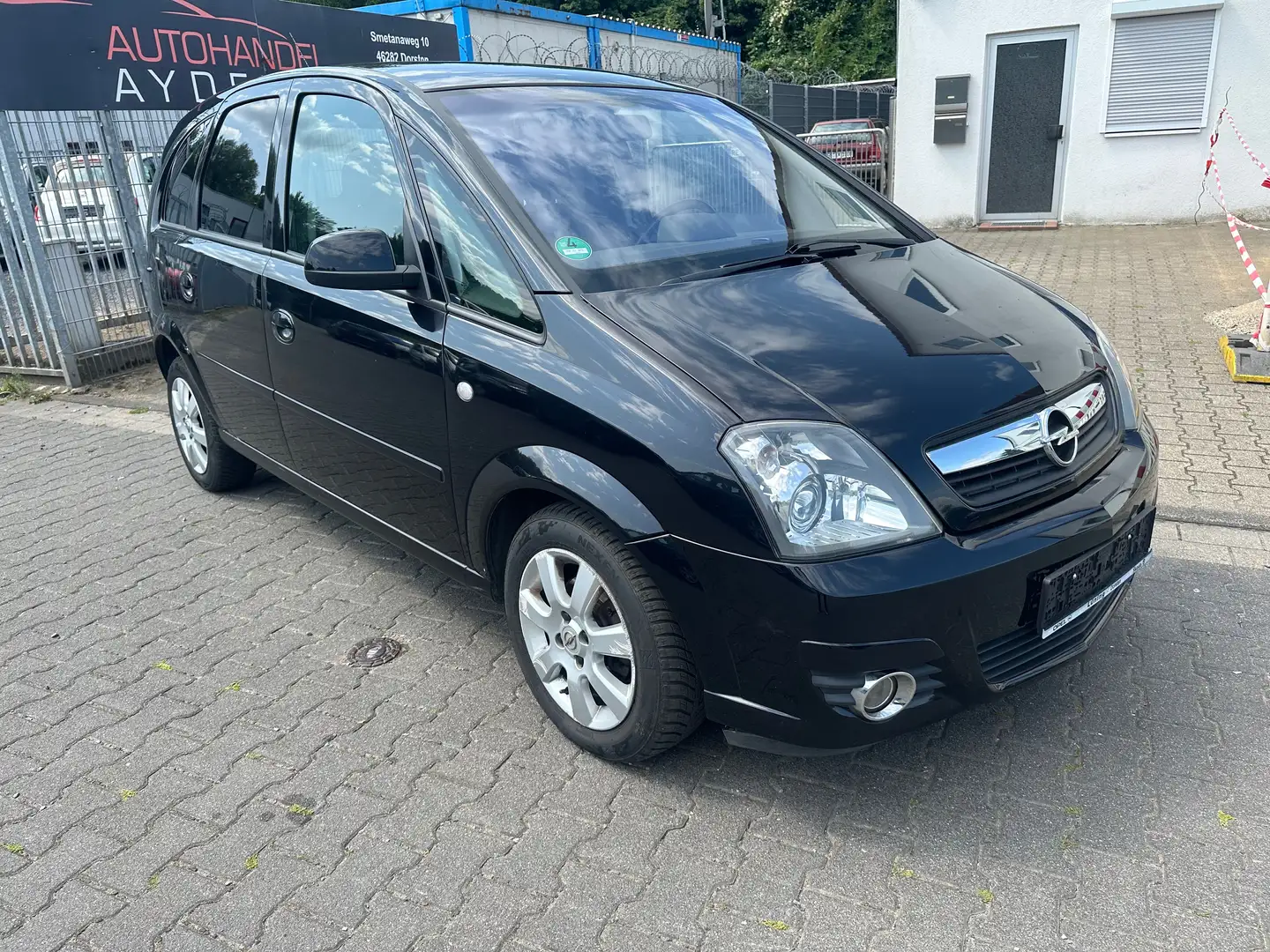 Opel Meriva Essentia Schwarz - 1