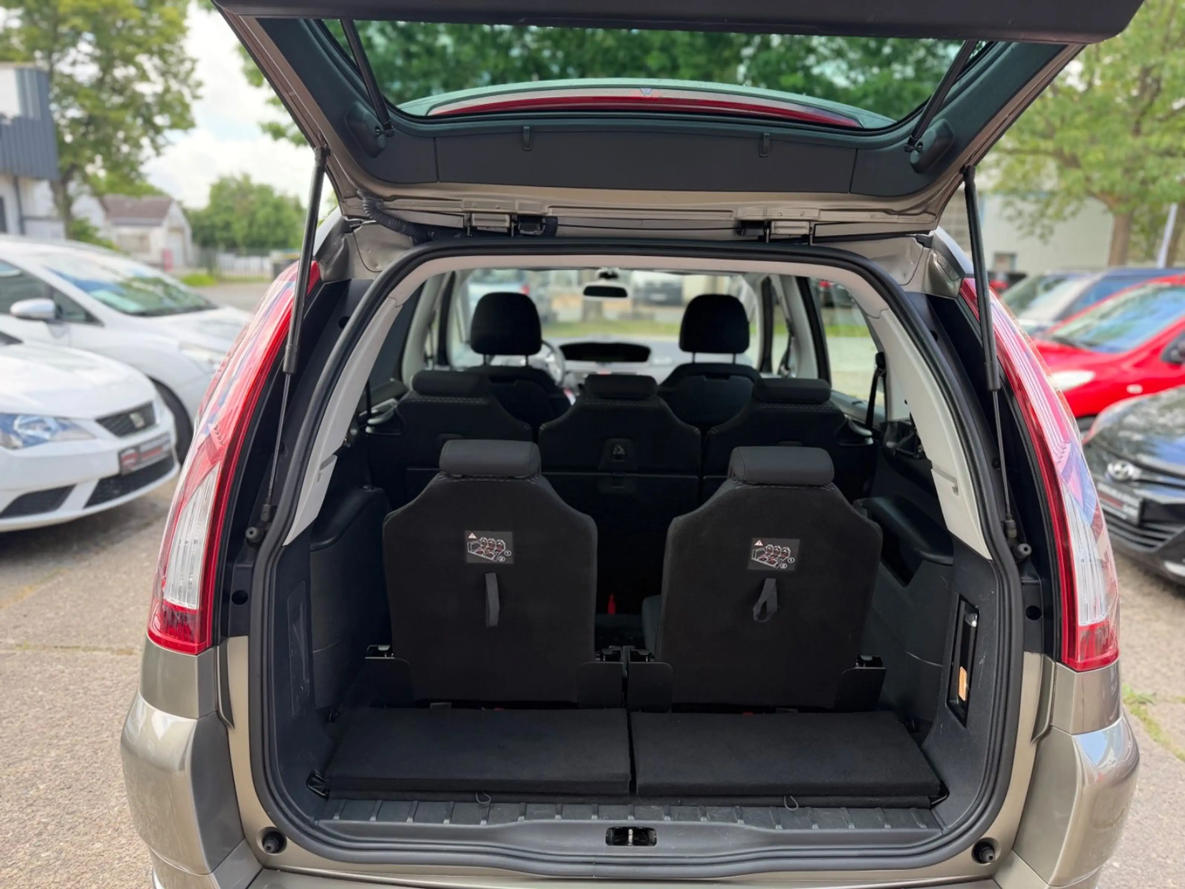 Citroen Grand C4 Picasso Grand-C4*PICASSO*SHZ*PDC*TEMPO*2.HAND*7-SITZER* — photo 11