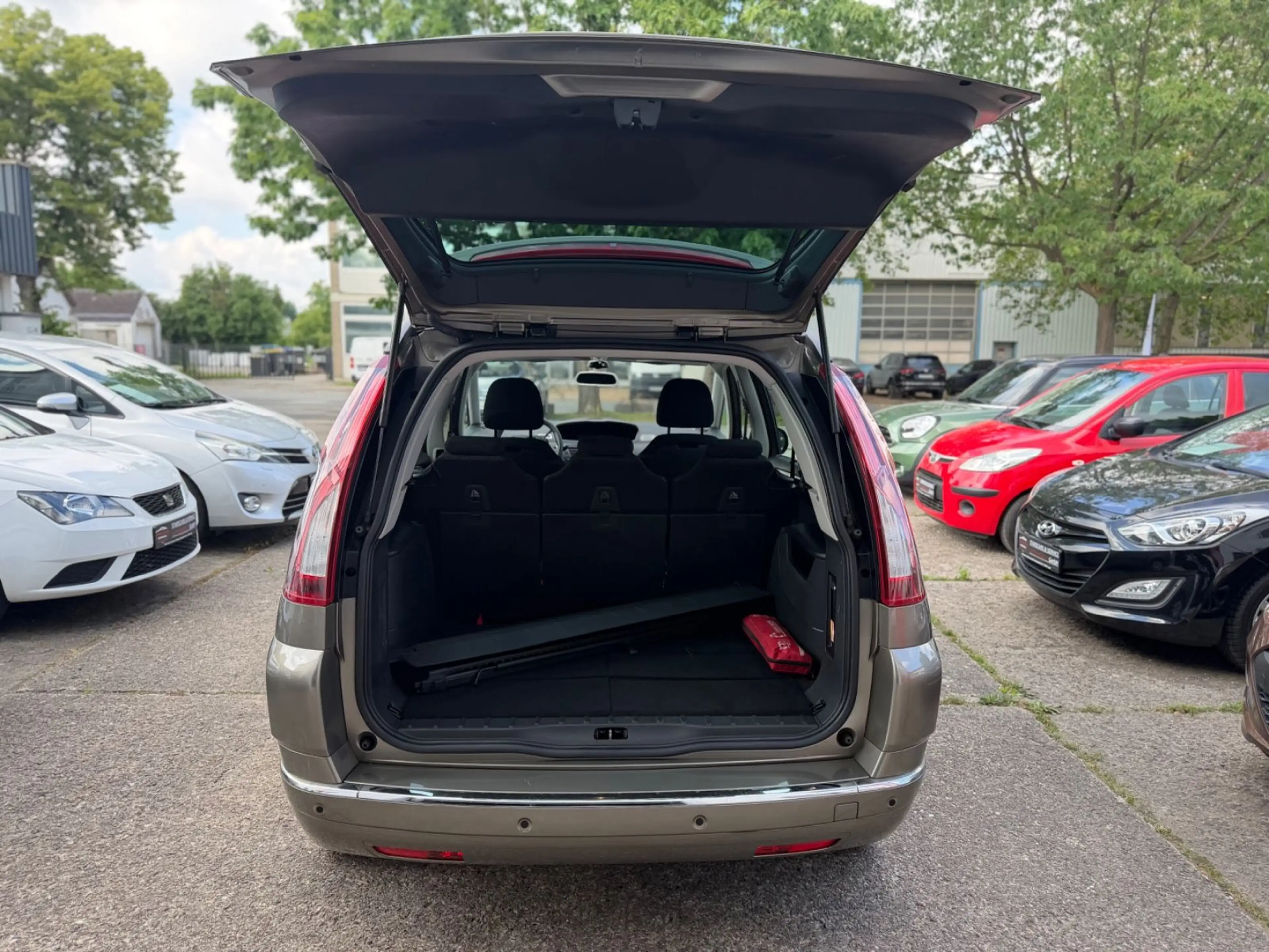 Citroen Grand C4 Picasso Grand-C4*PICASSO*SHZ*PDC*TEMPO*2.HAND*7-SITZER* — photo 9