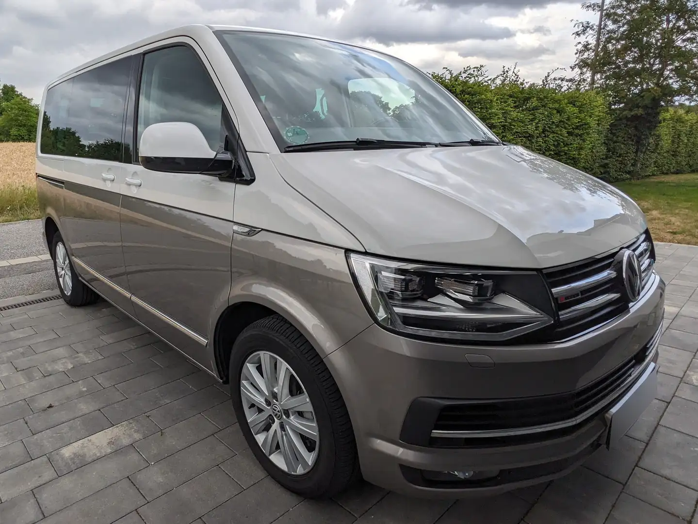 Volkswagen T6 Multivan Highl DSG 4M *ACC*DCC*LED*StHZ**Neuer Rumpfmotor** Weiß - 2