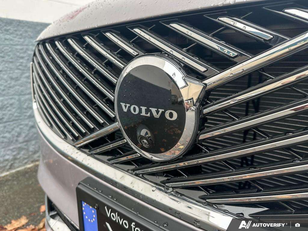 2026 Volvo XC90 T8 AWD Plus Bright Theme 7-Seater thumb 9