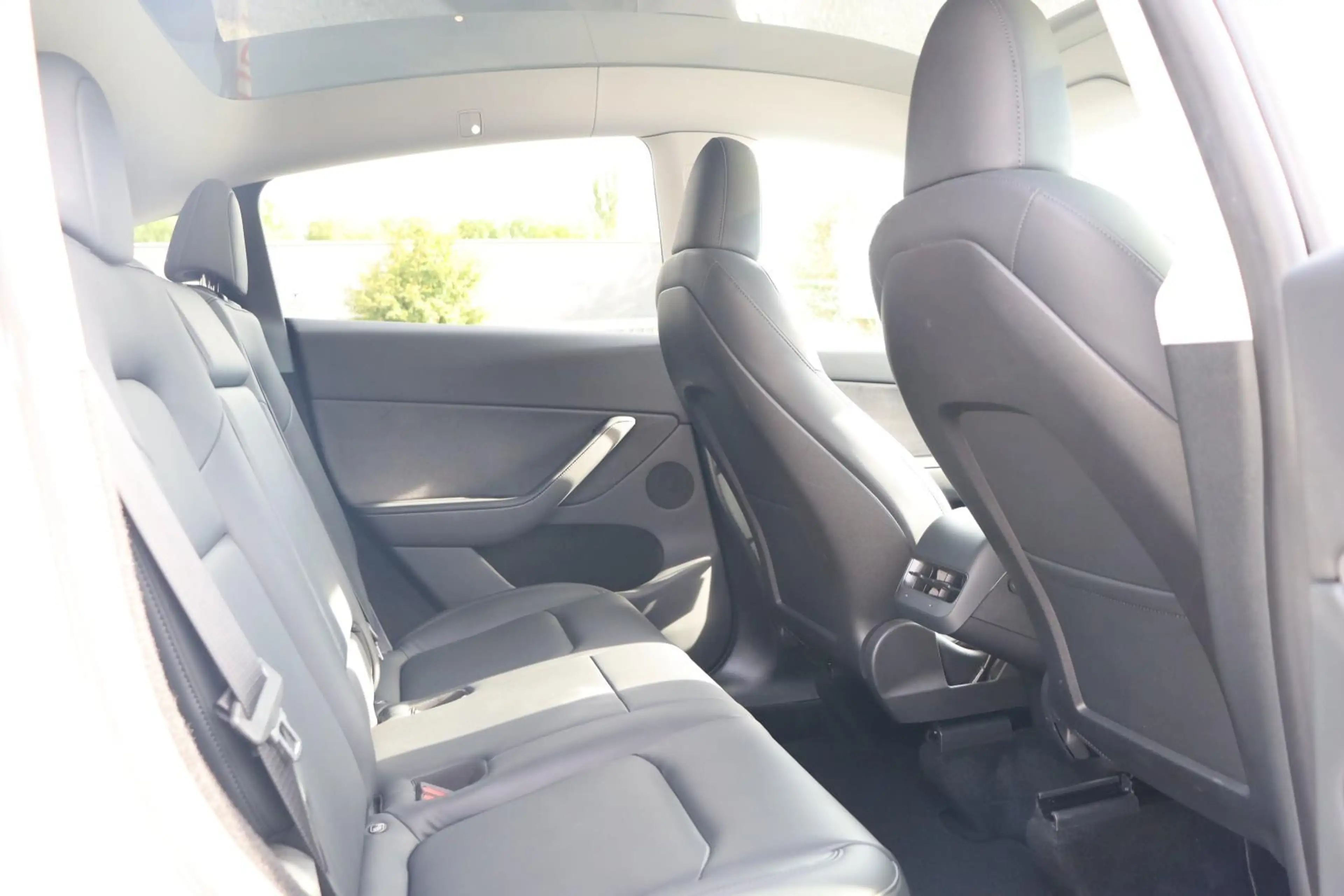 Tesla Model Y Long Range Dual AWD ++MWST+1.HAND+PANO++ — photo 13