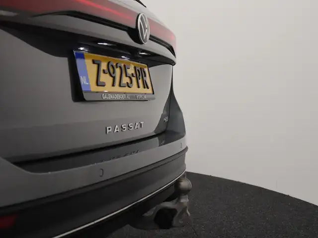 Volkswagen Passat view 6