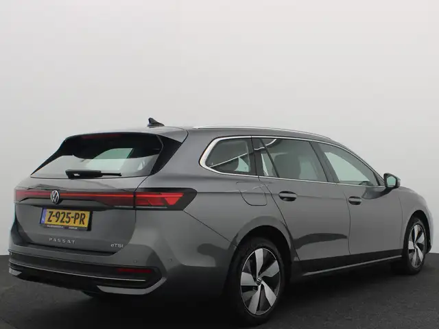Volkswagen Passat view 18