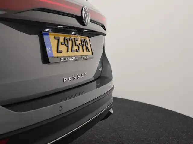 Volkswagen Passat view 7