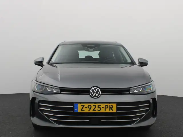 Volkswagen Passat view 21