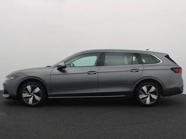 Volkswagen Passat view 2
